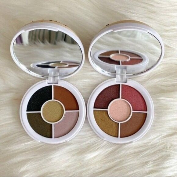 MAKEUP REVOLUTION  PALETTE & SPONGE BUNDLE-NEW - Picture 2 of 2